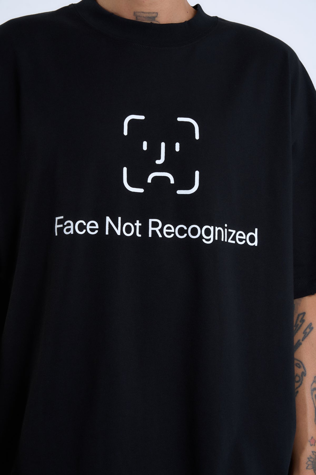FACE ID RELAXED TEE