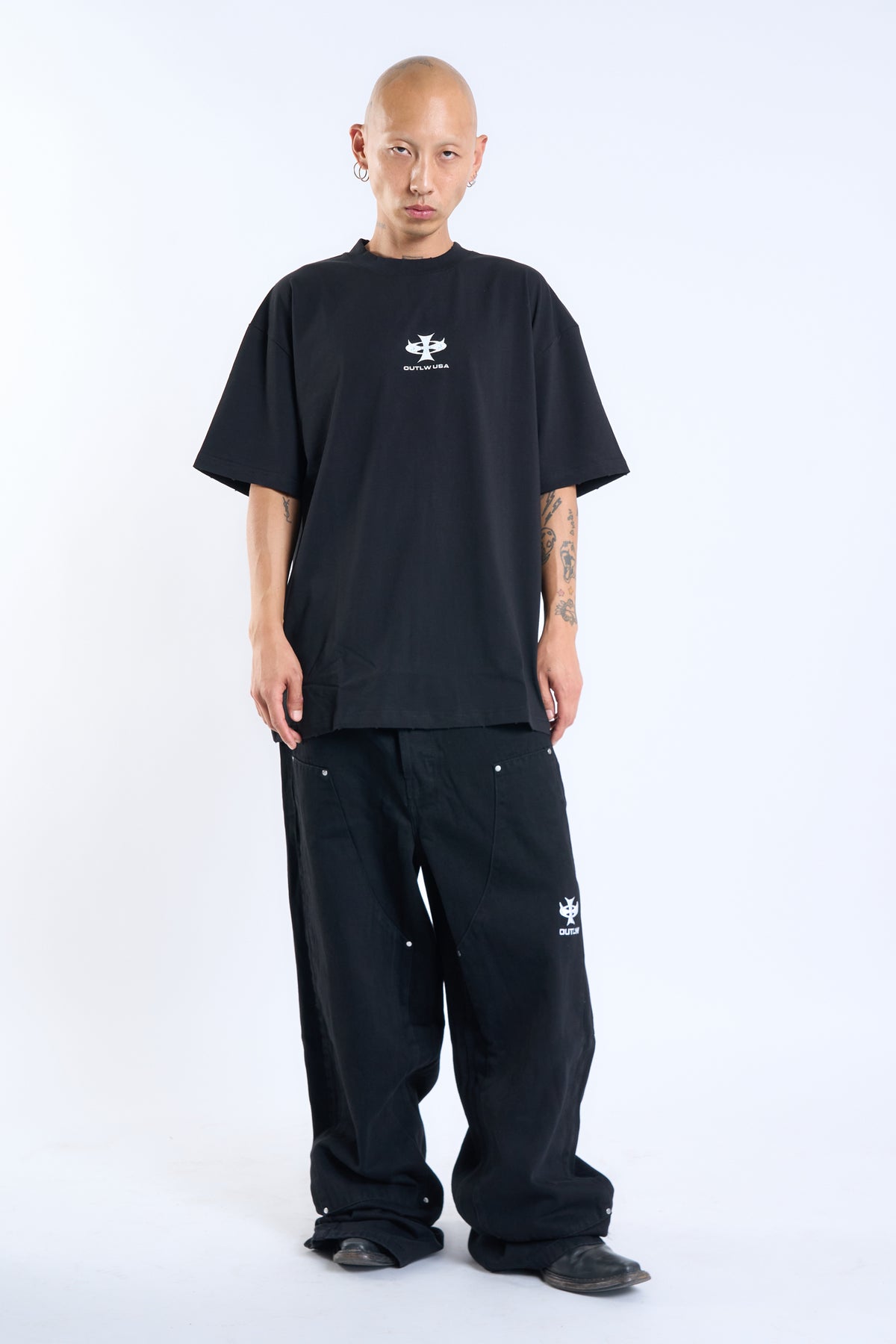OUTLW RELAXED TEE BLACK