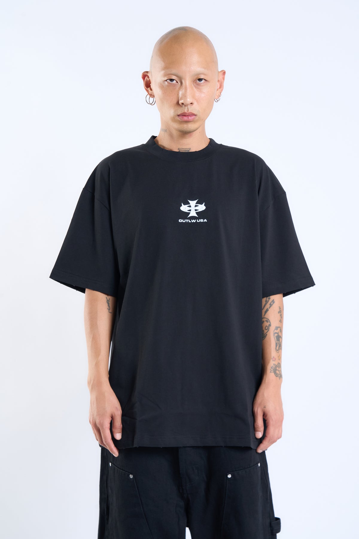 OUTLW RELAXED TEE BLACK